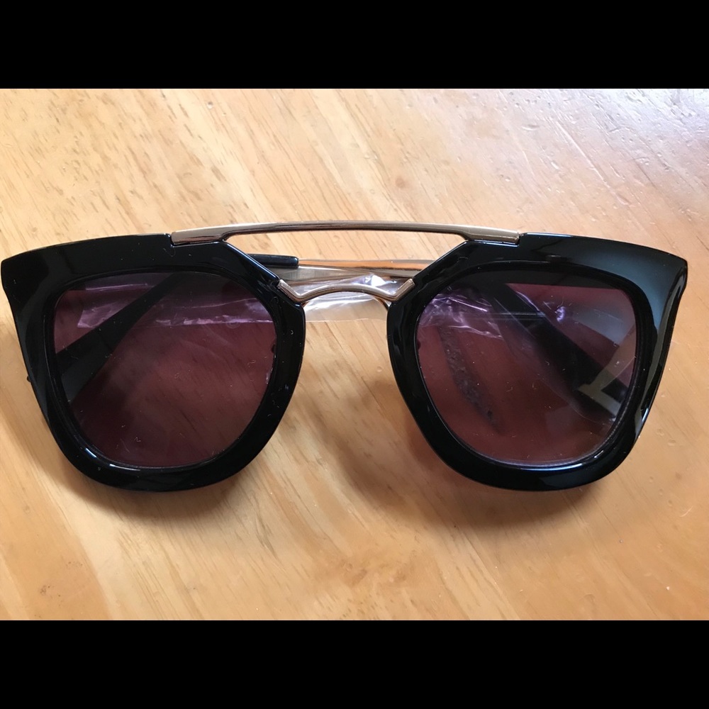 Womens Black Gold sunglasses sunnies shades